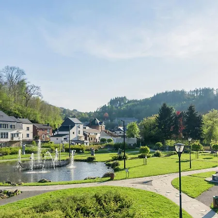 In The Ardennes With Schwimmbad Dom wakacyjny
